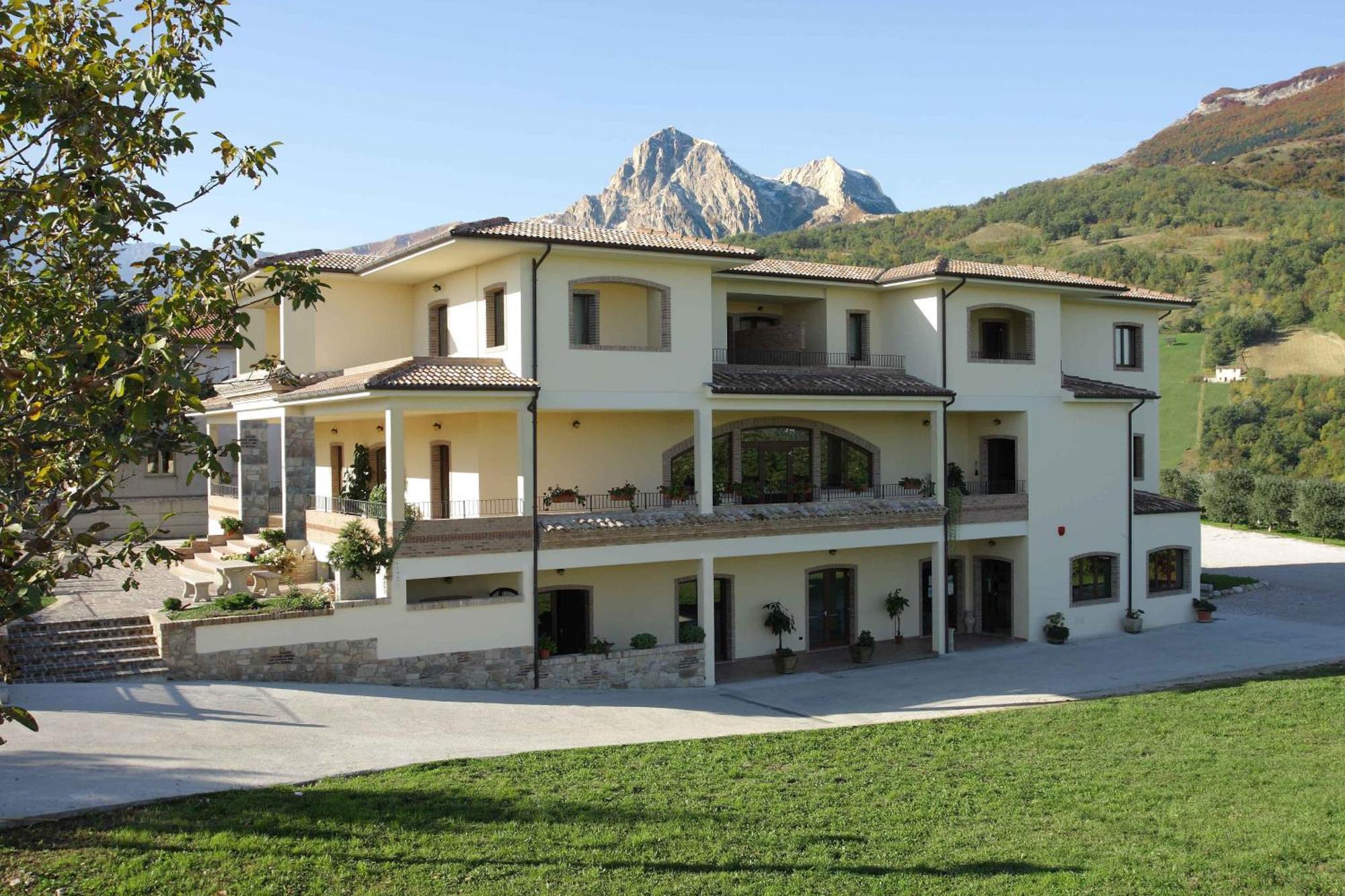 Locanda Del Parco Hotel Colledara Exterior foto
